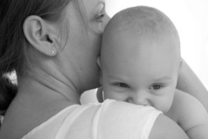 Mutter mit Baby auf Arm, Portrait Mutter mit Baby auf Arm, Portrait